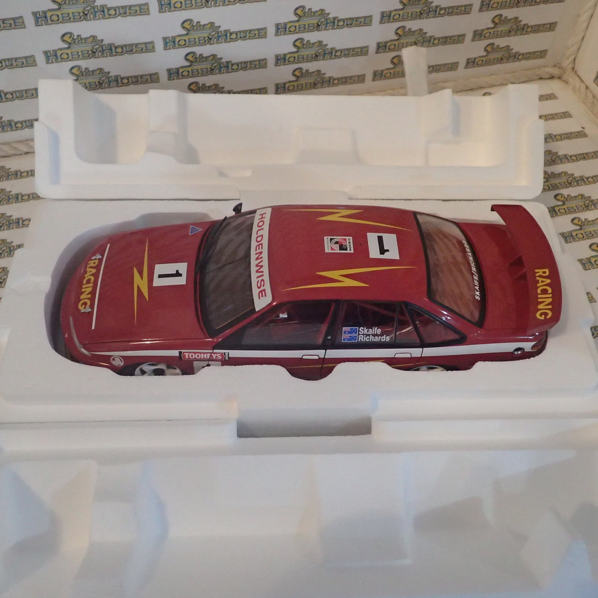 Biante B180401D - 1/18 Scale Holden VR Commodore #1 Skaife/Richards 1995 Tooheys 1000 Diecast Scale Model Replica