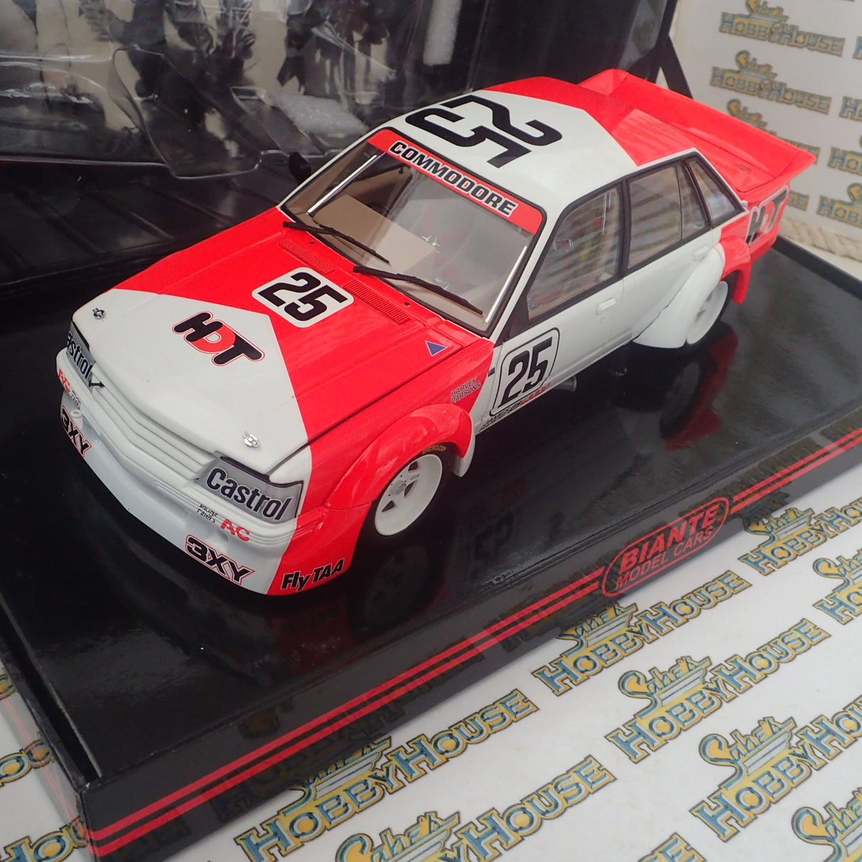 Biante B182704E 1/18 Holden VK Harvey / Parsons #25 Bathurst Runner-up 1984