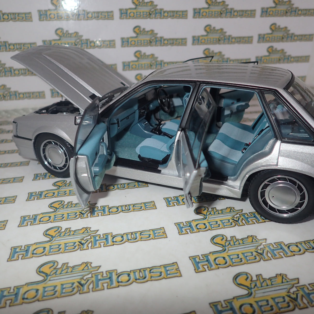 Biante B182705A 1/18 Scale Holden VK Commodore SS Group Three in Asteroid Silver