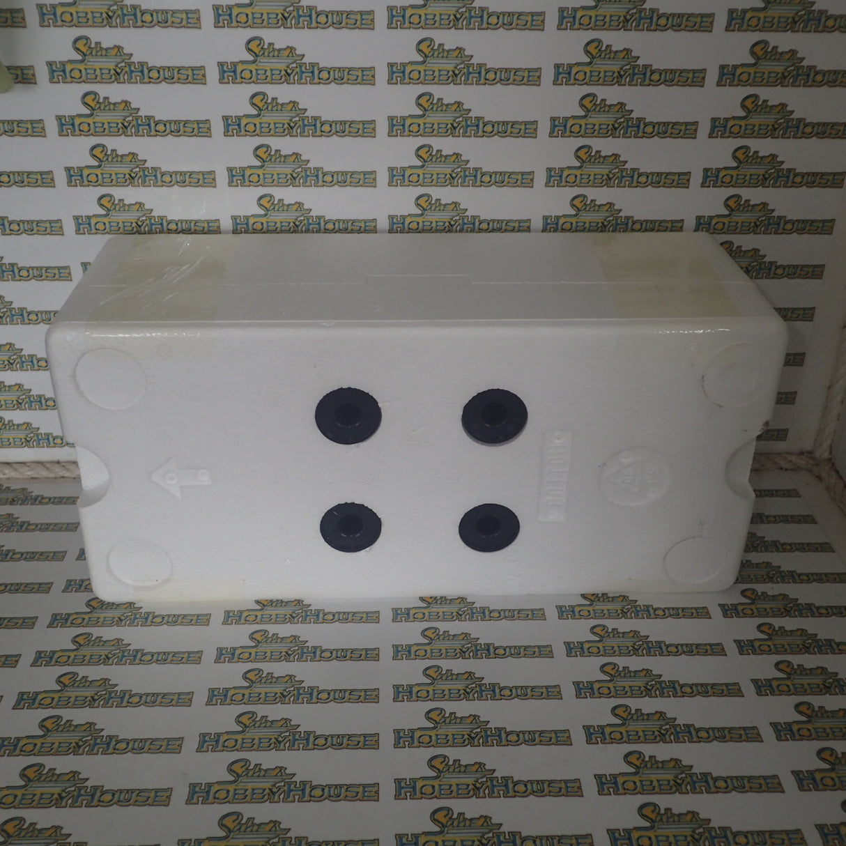 Biante B18F18C - 1/18 Scale Ford FGX Falcon Supercar 1973 Bathurst Winner Retro Livery Diecast Scale Model Replica