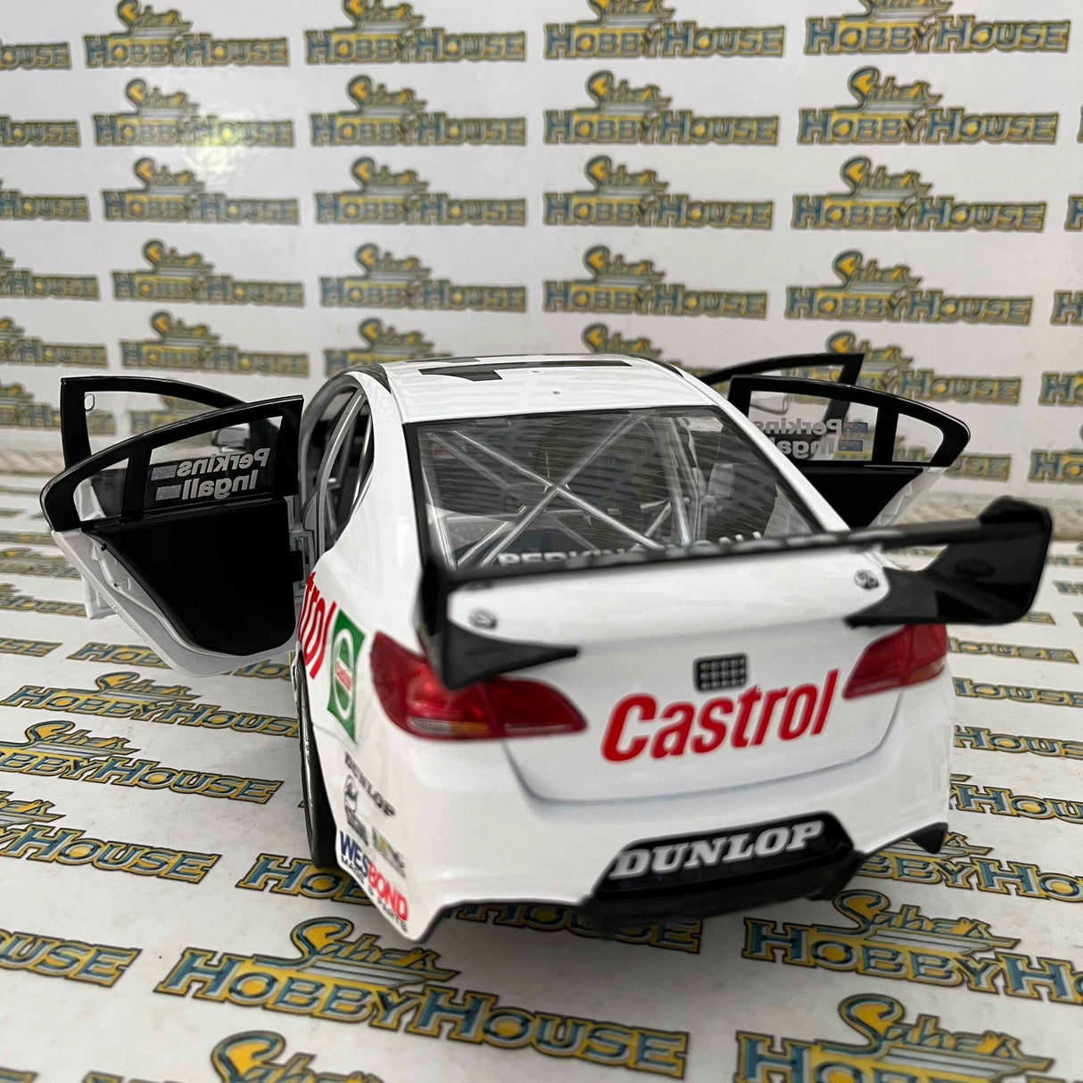 Biante B18R15A - 1/18 Scale - Modern Historics Holden VF Commodore Retrospective 1995 Tooheys 1000 Winner - Drivers: Larry Perkins / Russell Ingall Diecast Model Replica