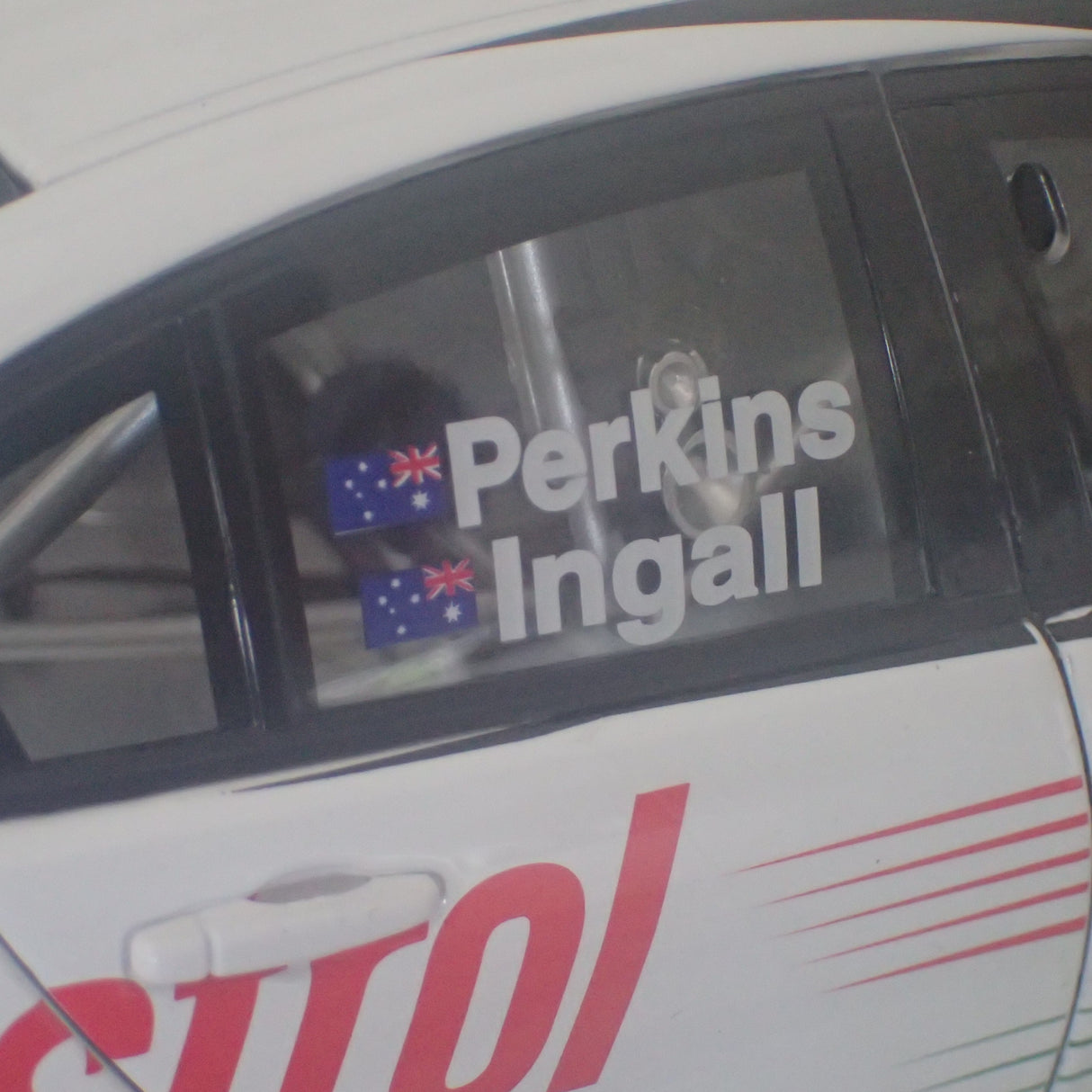 Biante B18R15A - 1/18 Scale - Modern Historics Holden VF Commodore Retrospective 1995 Tooheys 1000 Winner - Drivers: Larry Perkins / Russell Ingall Diecast Model Replica
