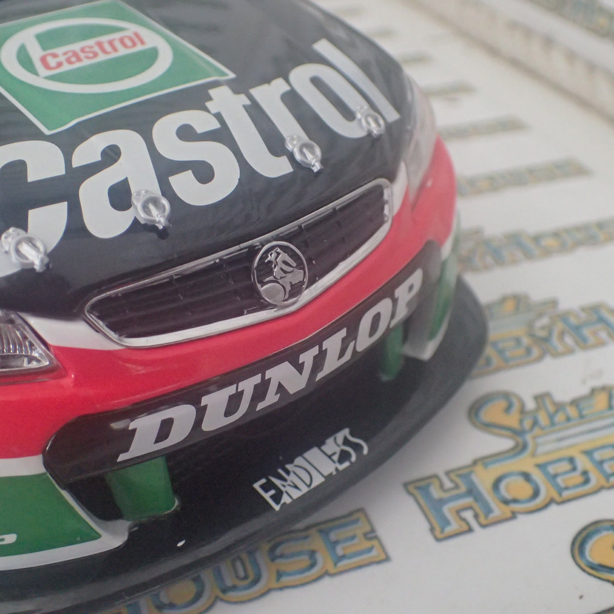 Biante B18R15A - 1/18 Scale - Modern Historics Holden VF Commodore Retrospective 1995 Tooheys 1000 Winner - Drivers: Larry Perkins / Russell Ingall Diecast Model Replica