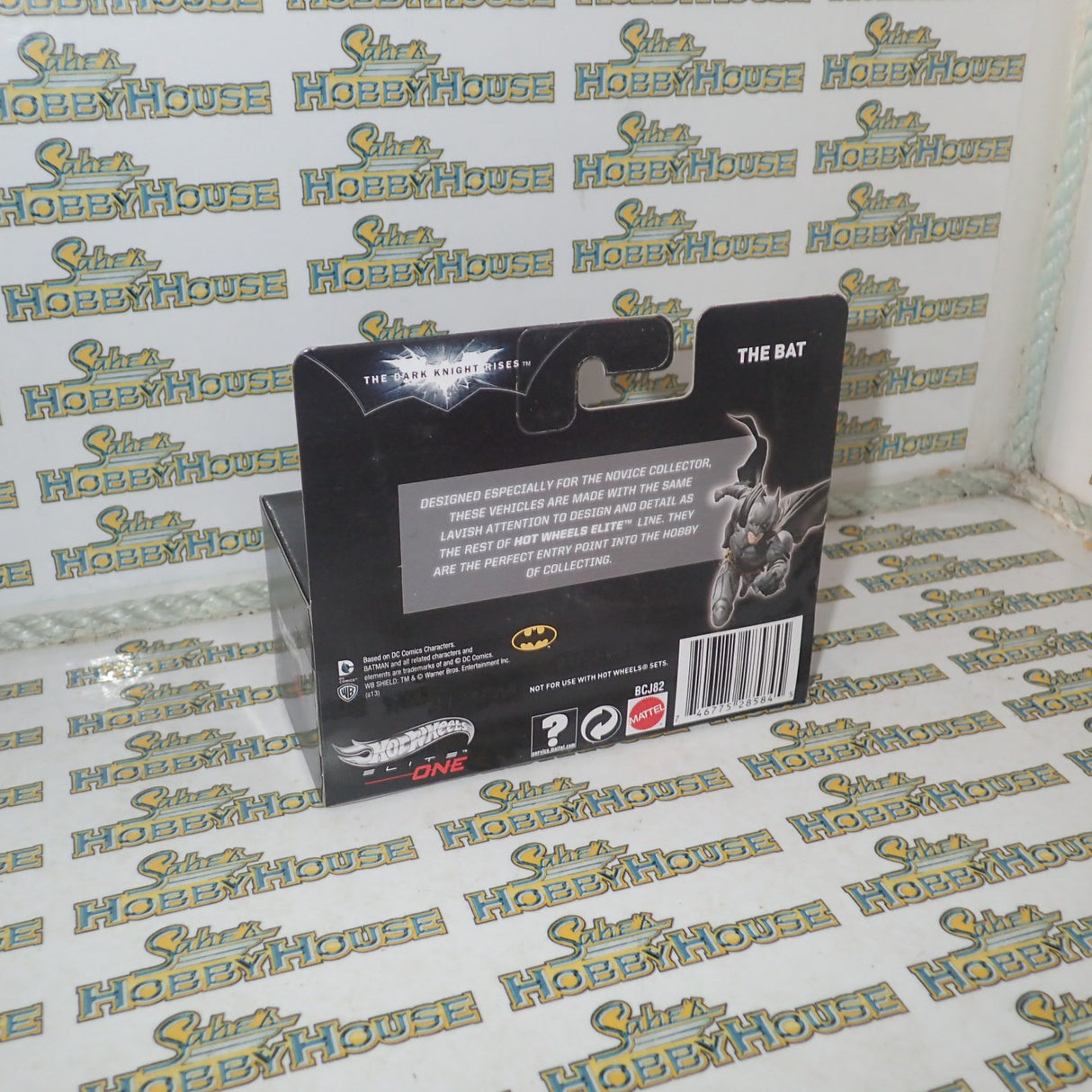Hot wheels Elite BCJ82 -1/50 Scale The Dark Knight Rises "The Bat"