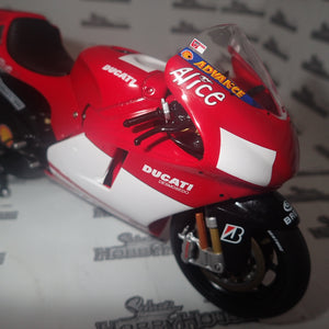 IXO BRB003 - 1/12 SCALE Ducati Desmosedici GP6 Sete Gibernau, 2003