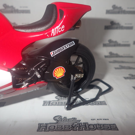 IXO BRB003 - 1/12 SCALE Ducati Desmosedici GP6 Sete Gibernau, 2003