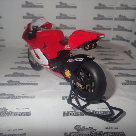 IXO BRB003 - 1/12 SCALE Ducati Desmosedici GP6 Sete Gibernau, 2003