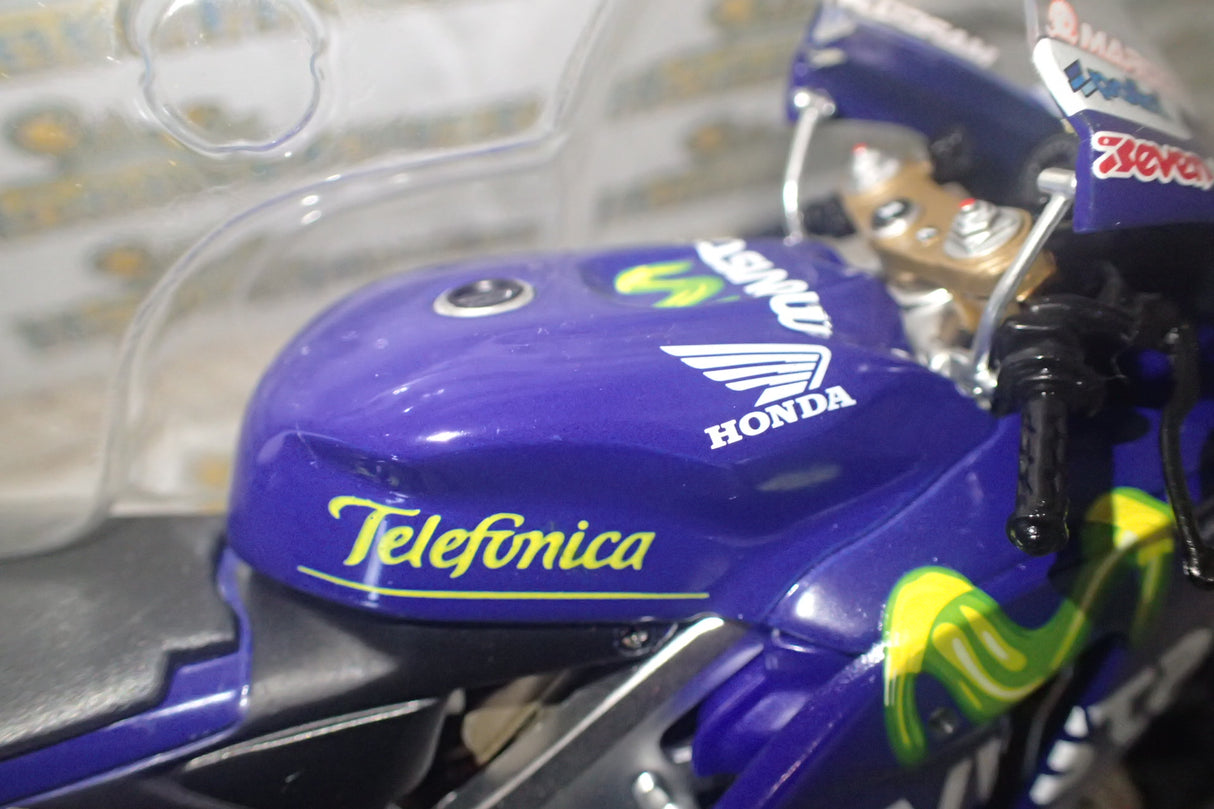 IXO BRB008 1/12 SCALE HONDA RC211V MARCO MELANDRI 2005