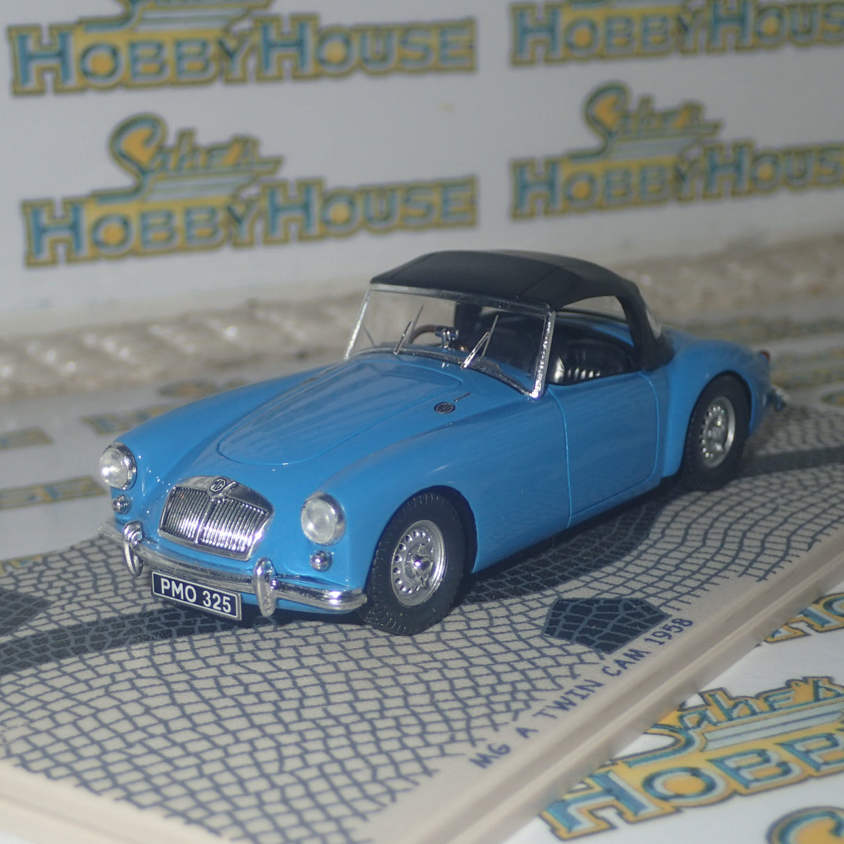 BIZARRE BZ380 - 1/43 MGA TWIN CAM SOFT ROOF 1958 BLUE 