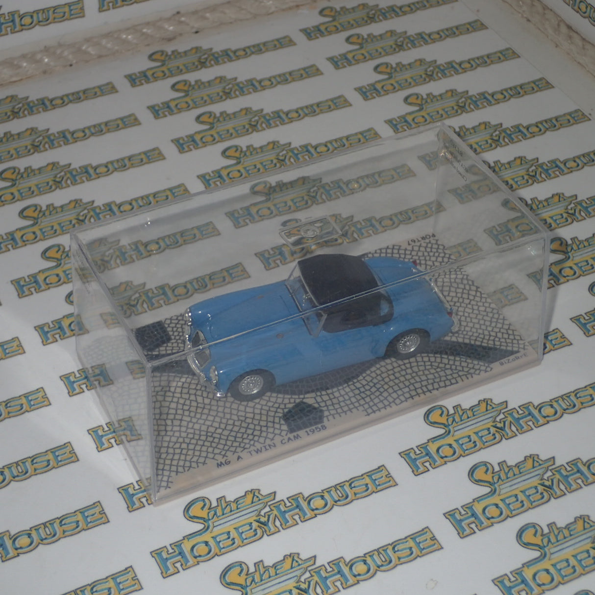 BIZARRE BZ380 - 1/43 MGA TWIN CAM SOFT ROOF 1958 BLUE 
