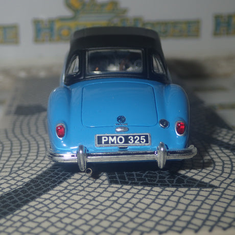 BIZARRE BZ380 - 1/43 MGA TWIN CAM SOFT ROOF 1958 BLUE 