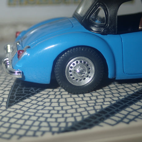 BIZARRE BZ380 - 1/43 MGA TWIN CAM SOFT ROOF 1958 BLUE 