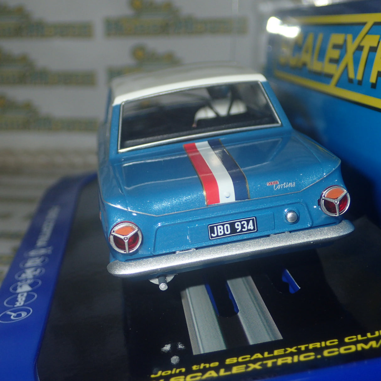 Scalextric C3670 - 1/32 Scale Ford Cortina GT 1964 Bathurst Ian & Leo Geoghegan Slot Car