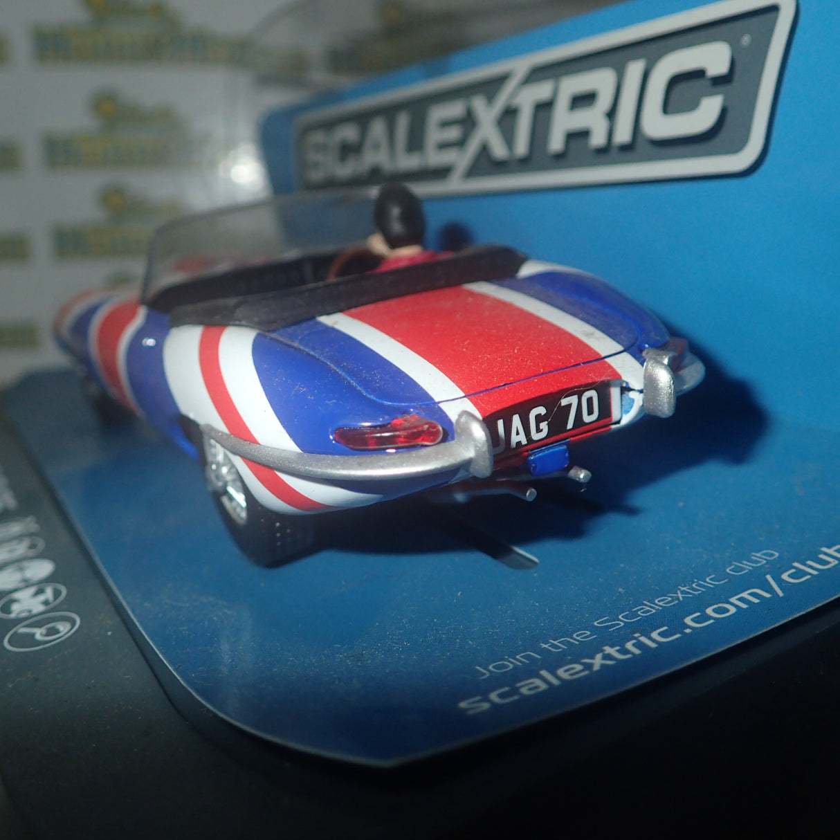 Scalextric C3878 - 1/32 Scale - Jaguar E-Type Union Jack Slot Car