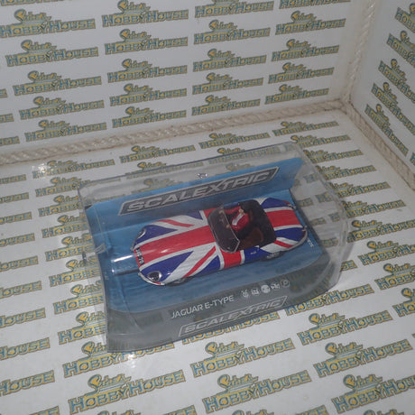 Scalextric C3878 - 1/32 Scale - Jaguar E-Type Union Jack Slot Car