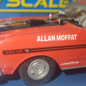 Scalextric C3928 - 1/32 Scale Ford XY Falcon 1971 Bathurst #65 Allan Moffat Slot Car
