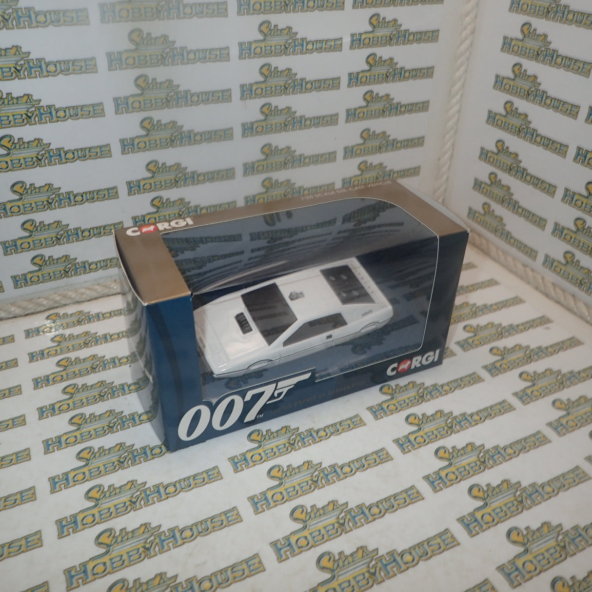 Corgi CC04513 1/36 Scale - James Bond Lotus Esprit 'The Spy Who Loved Me' Diecast Scale Model Replica