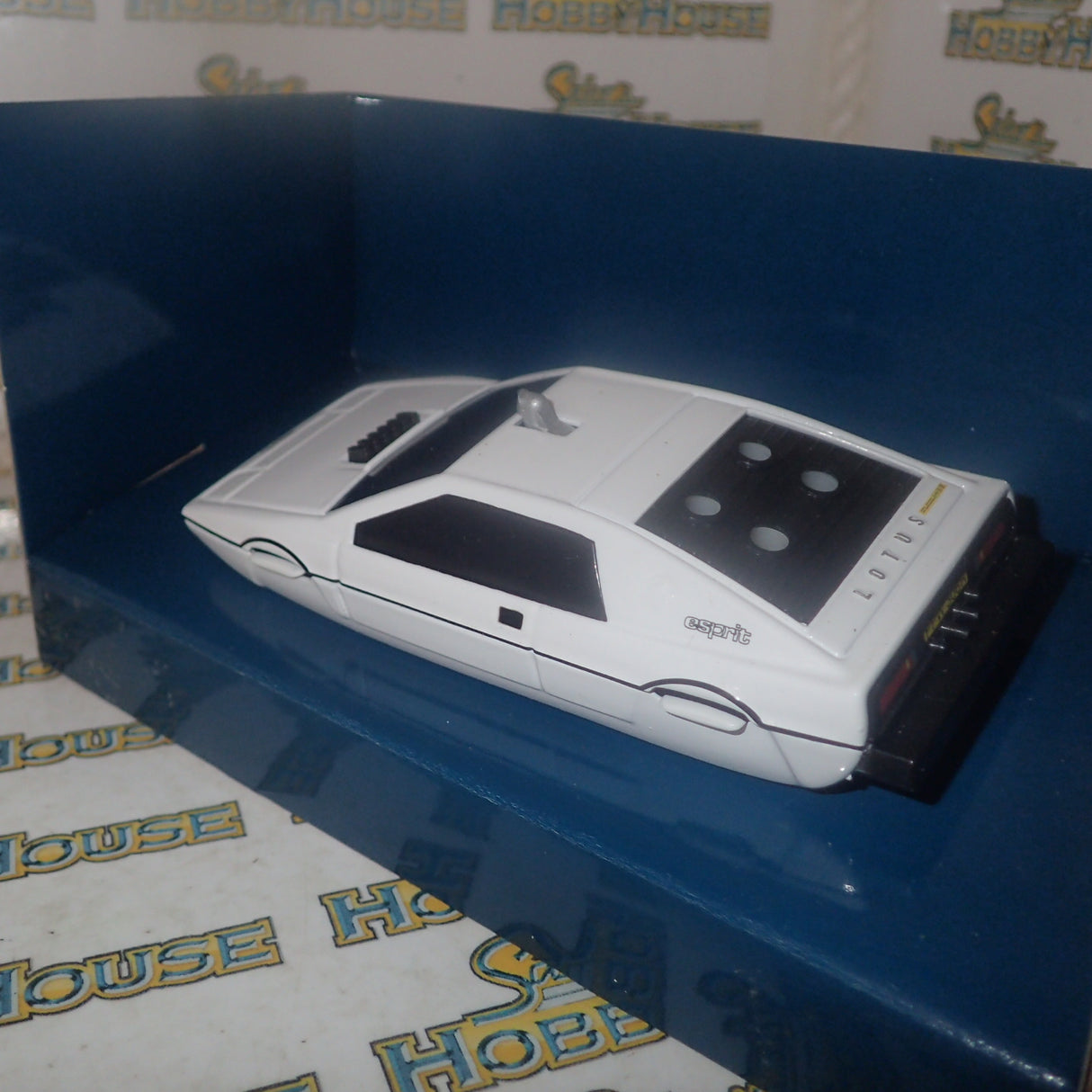 Corgi CC04513 1/36 Scale - James Bond Lotus Esprit 'The Spy Who Loved Me' Diecast Scale Model Replica