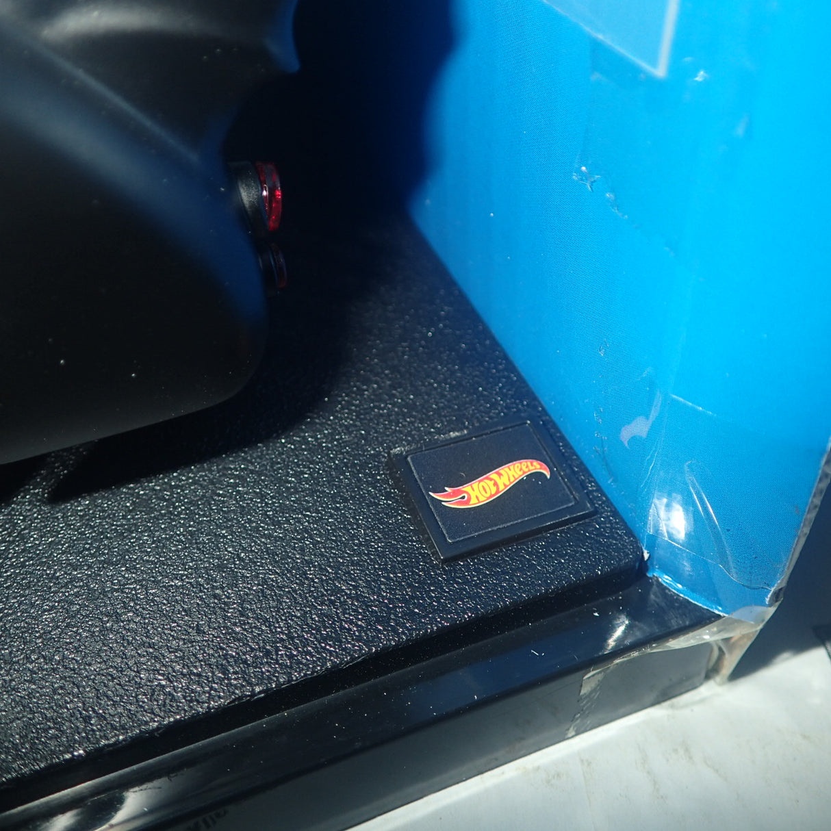 Hot wheels CMC96 - 1:18 Batman Returns Batmobile