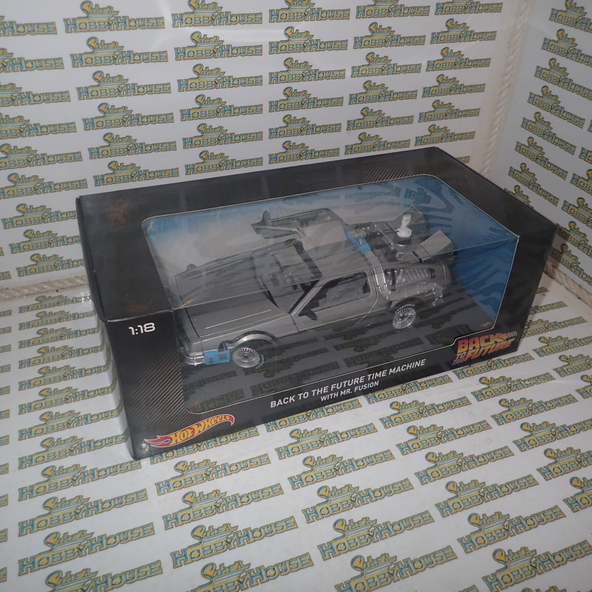 Hot wheels CMC98 - 1/18 Scale - Back to the Future Time Machine with Mr. Fusion Diecast Model Replica