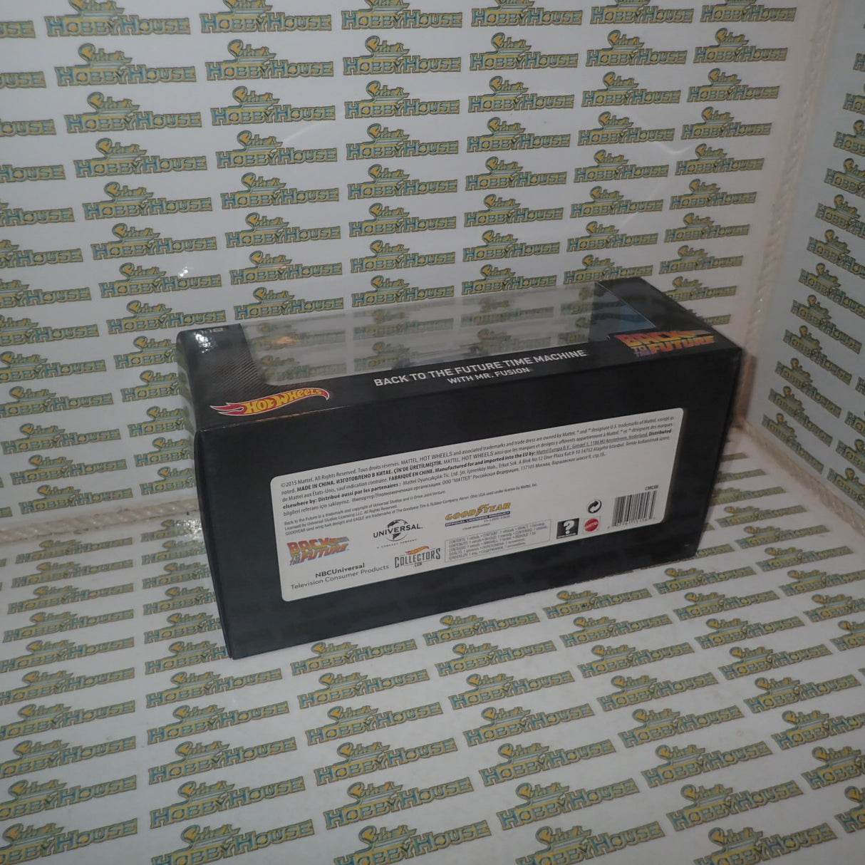 Hot wheels CMC98 - 1/18 Scale - Back to the Future Time Machine with Mr. Fusion Diecast Model Replica