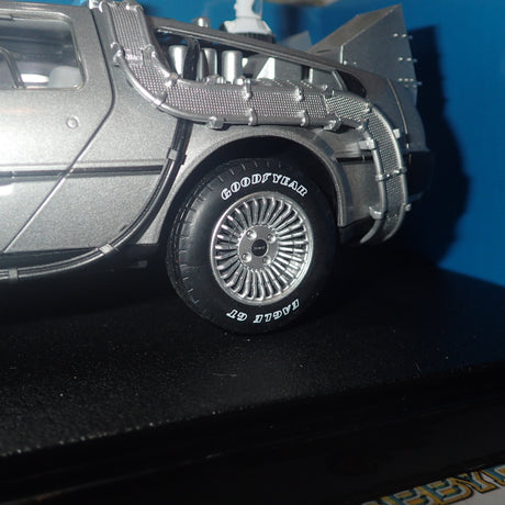 Hot wheels CMC98 - 1/18 Scale - Back to the Future Time Machine with Mr. Fusion Diecast Model Replica
