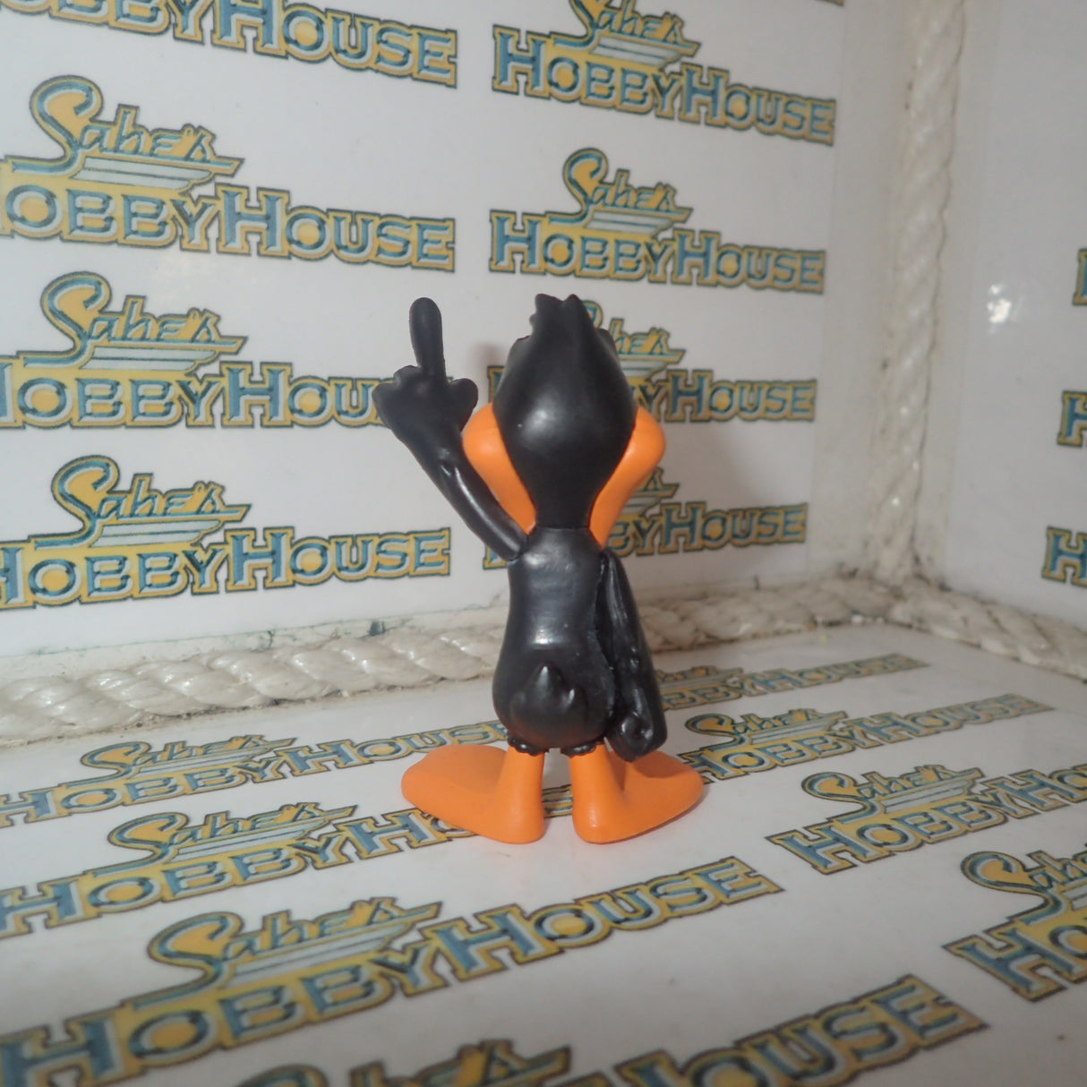 Funko Exclusive DRM171116 DD E – Looney Tunes Daffy Duck 1/6 Vinyl Figure