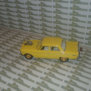 Greenlight DDA004 – 1:18 1965 XP Falcon Sedan Drag with Blown Engine (Sealed Body) Scale Replica