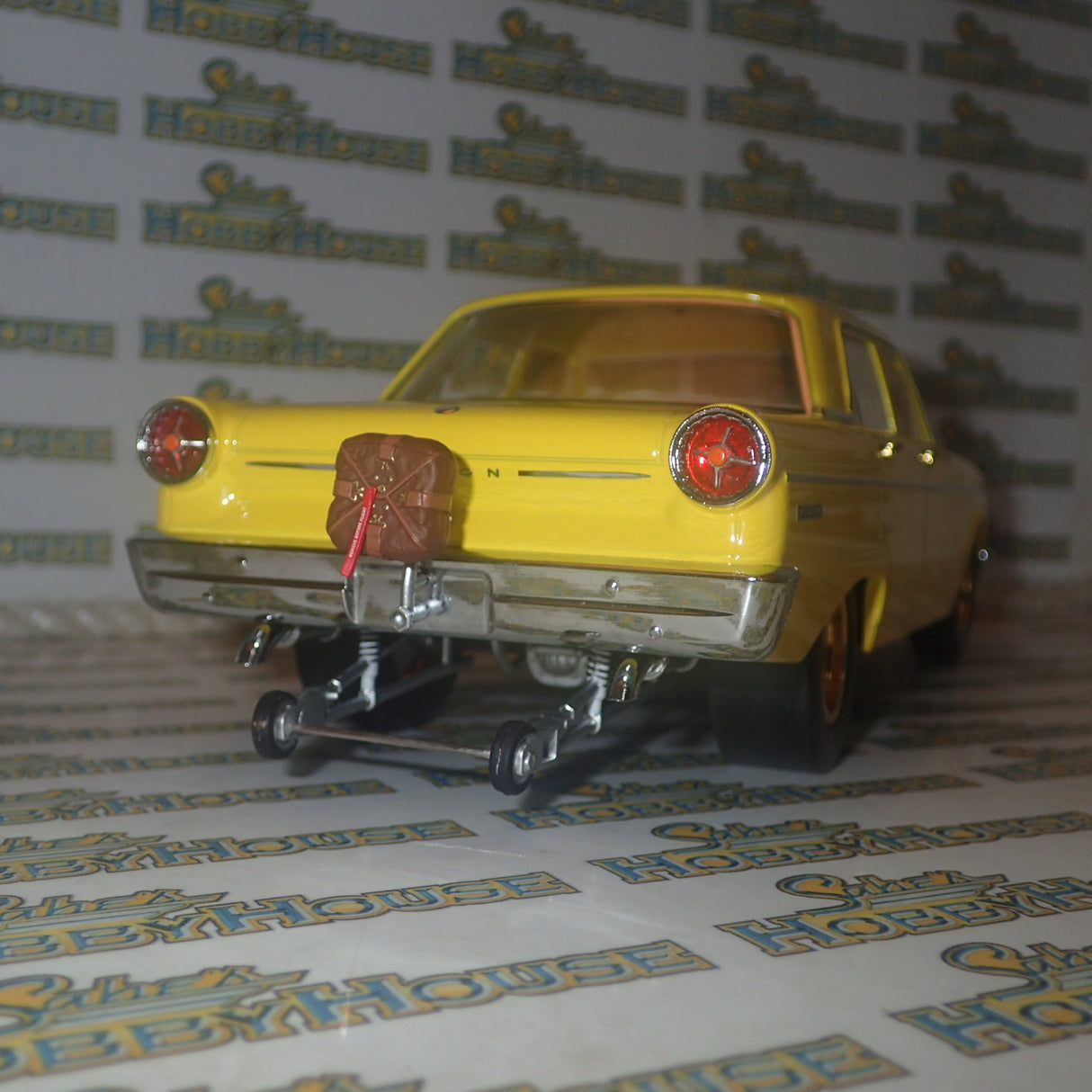 Greenlight DDA004 – 1:18 1965 XP Falcon Sedan Drag with Blown Engine (Sealed Body) Scale Replica