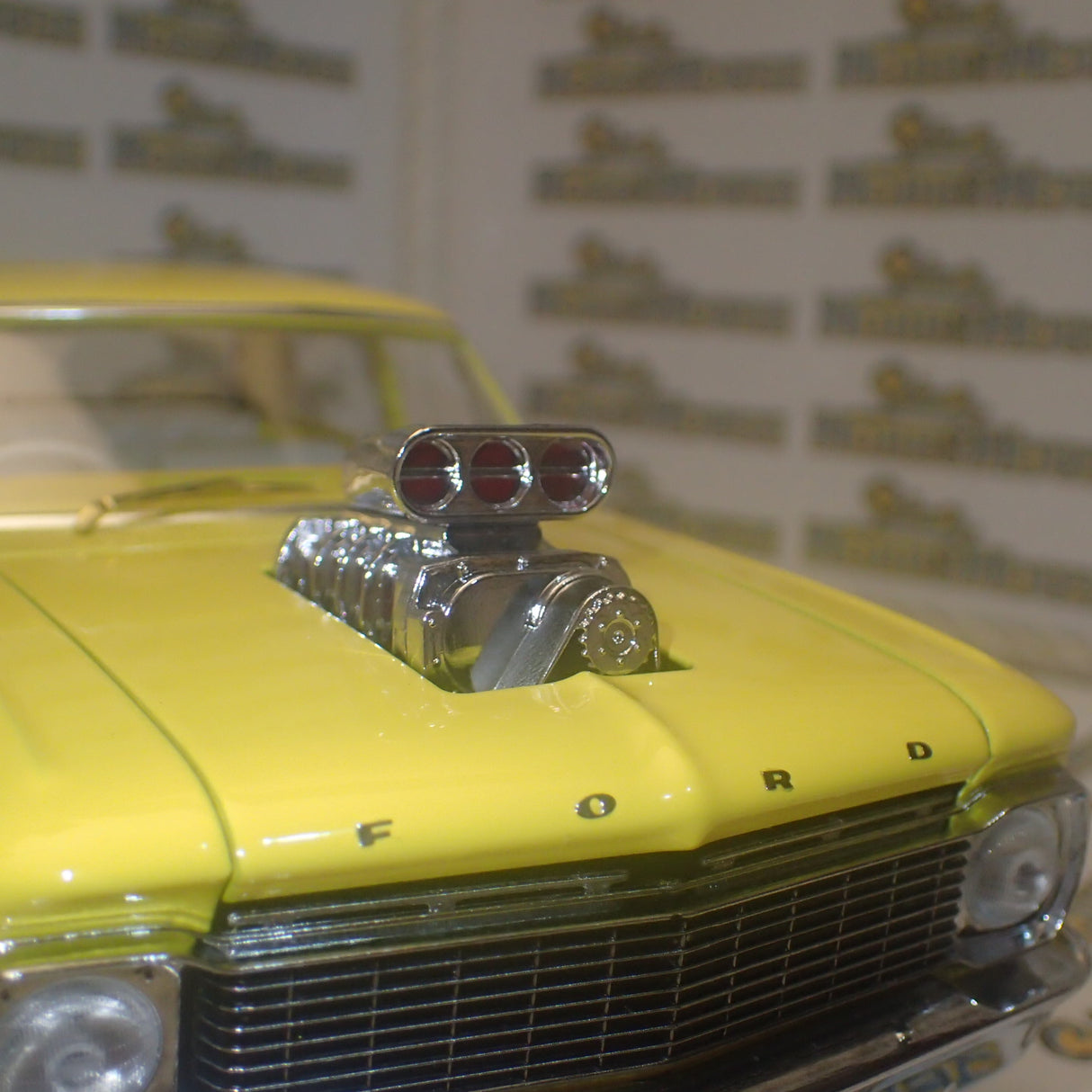 Greenlight DDA004 – 1:18 1965 XP Falcon Sedan Drag with Blown Engine (Sealed Body) Scale Replica