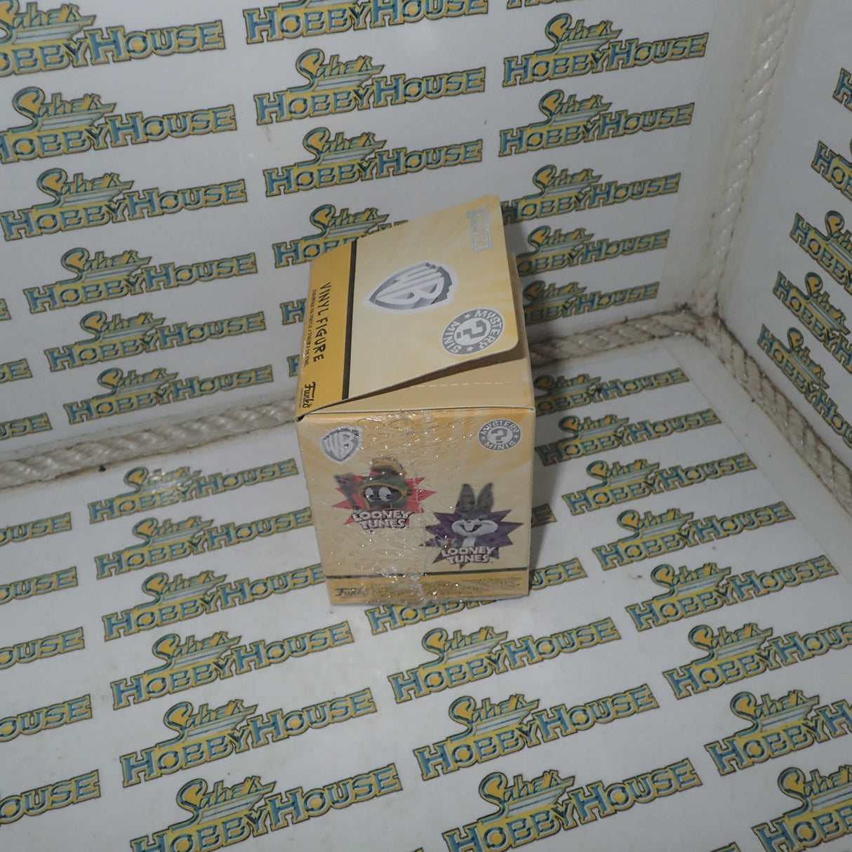 Funko Exclusive DRM171116 YB E – Looney Tunes Yogi Bear 1/6 Vinyl Figure