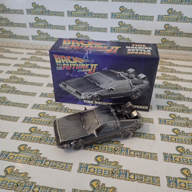 Diamond Select Toys DSTJUN152100 - Back to the Future II - Delorean Time Machine Bottle Opener