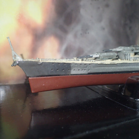 Forces of Valor 86001 - 1/1000 Scale Battle Extreme Series German Battleship Bismarck Poland 1941 Diecast Scale Model Replica
