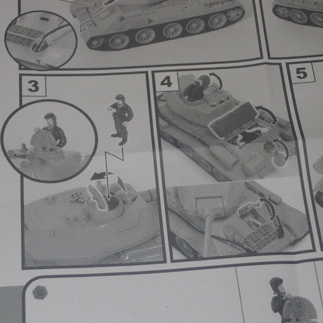 Forces of Valor 801013B - 1/32 Scale - Soviet T34-85 Medium Tank (with night weathering & city battle effect) Scale Model Replica