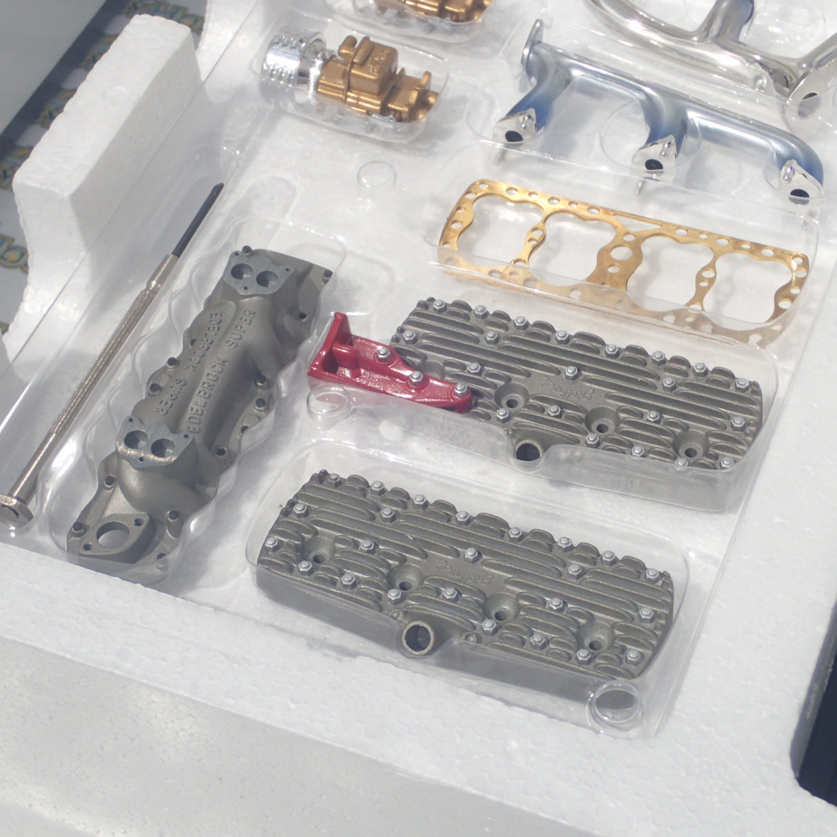 GMP G0602905 - 1:6 Scale Ford 24 Stud Flathead Edelbrock Show Engine in Acrylic Case