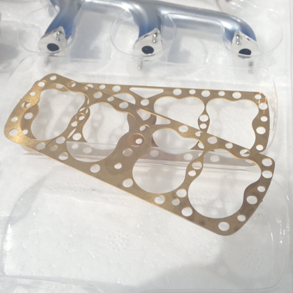 GMP G0602905 - 1:6 Scale Ford 24 Stud Flathead Edelbrock Show Engine in Acrylic Case