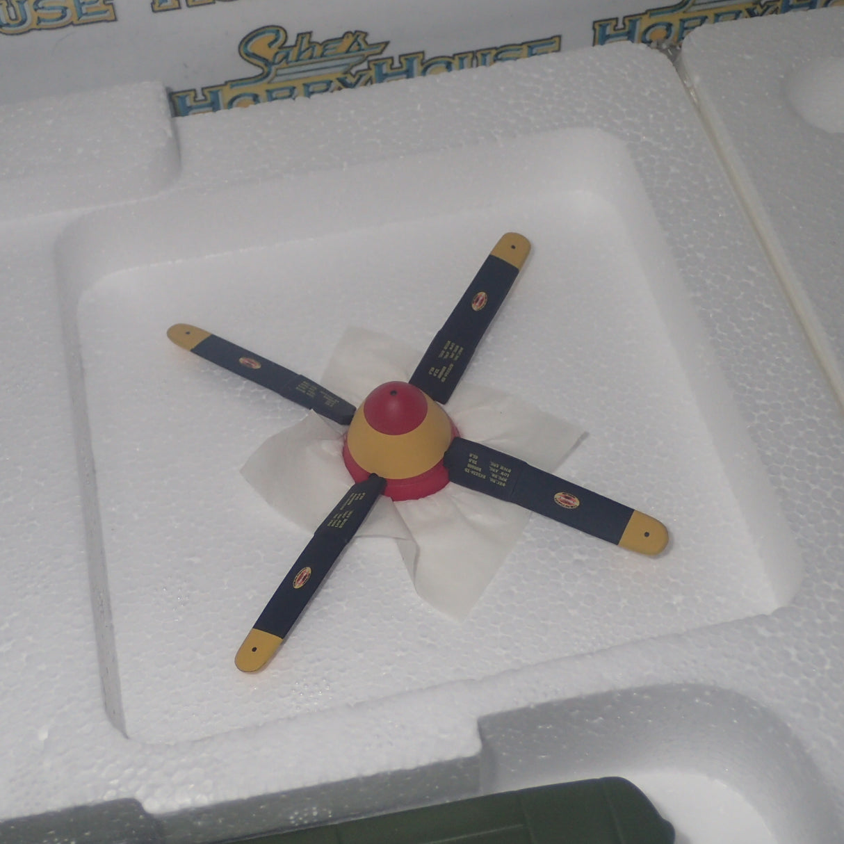 GMP G3502006 - 1/35 Scale P-51D Mustang 44-14789 Missouri Armada Die-Cast Plane