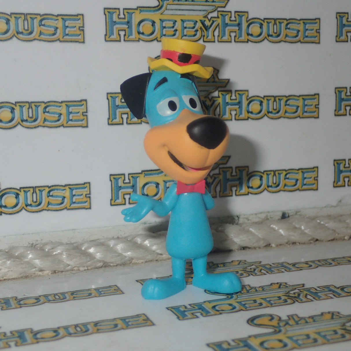 Funko Exclusive DRM171116 HH E – Looney Tunes Huckleberry Hound 1/12 Vinyl Figure