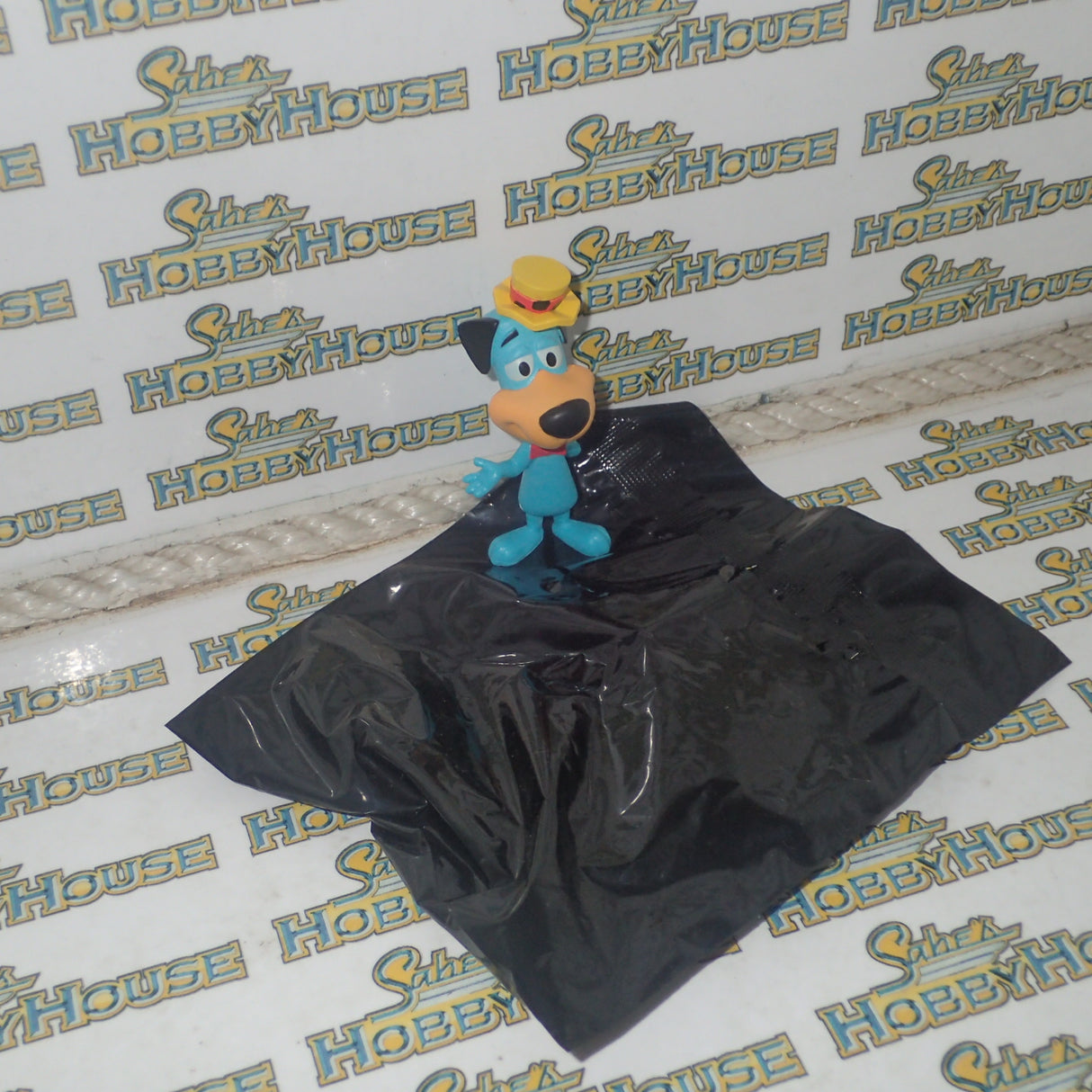 Funko Exclusive DRM171116 HH E – Looney Tunes Huckleberry Hound 1/12 Vinyl Figure