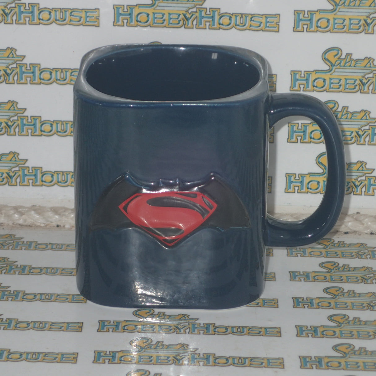 Ikon Collectables IKO0762 Batman v Superman: Dawn of Justice Batman v Superman 3D Logo Mug