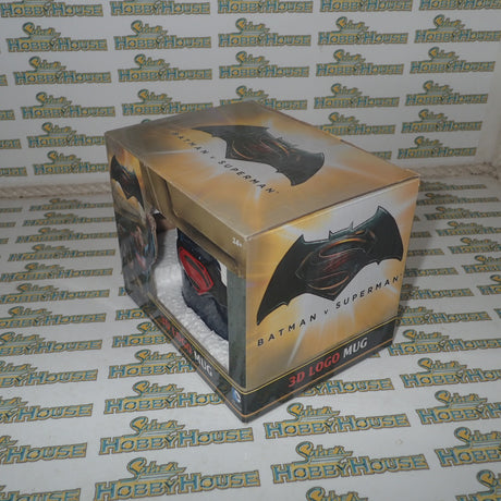 Ikon Collectables IKO0762 Batman v Superman: Dawn of Justice Batman v Superman 3D Logo Mug