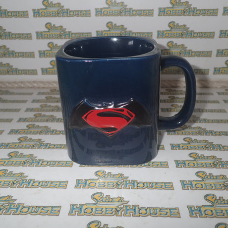 Ikon Collectables IKO0762 Batman v Superman: Dawn of Justice Batman v Superman 3D Logo Mug