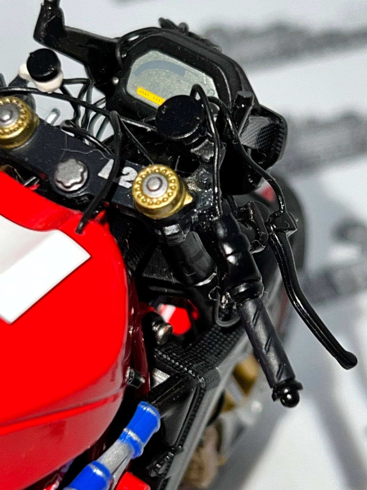 MINICHAMPS 122 031495 -D 1/12 DUCATI DESMO 16 1.GP VICTORY 'DIRT' L.CAPIROSSI 2003