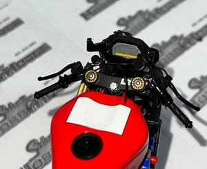 MINICHAMPS 122 031495 -D 1/12 DUCATI DESMO 16 1.GP VICTORY 'DIRT' L.CAPIROSSI 2003