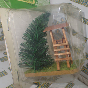 Jordan - HO/00 Scale - Wooden Fort/Lookout & Tree