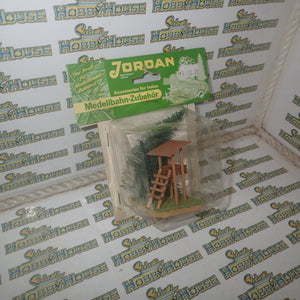 Jordan - HO/00 Scale - Wooden Fort/Lookout & Tree
