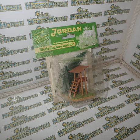 Jordan - HO/00 Scale - Wooden Fort/Lookout & Tree