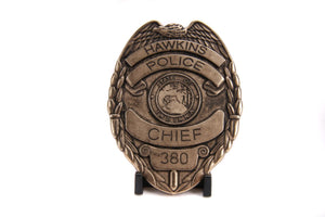 Jada Toys 31111 - 1/24 Scale - Hollywood Rides Series - Stranger Things - Hopper's Chevy Blazer with Police Badge Diecast Scale Model Replica