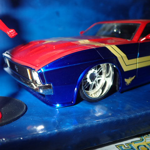 Jada JAD31193 - 1/24 Scale Marvel Comics - Captain Marvel 1973 Ford Mustang Mach 1 Hollywood Ride