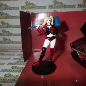 Jada JAD31196 - 1/24 Scale Hollywood Ride Harley Quinn & 1969 Corvette Stingray Diecast Scale Model Replica